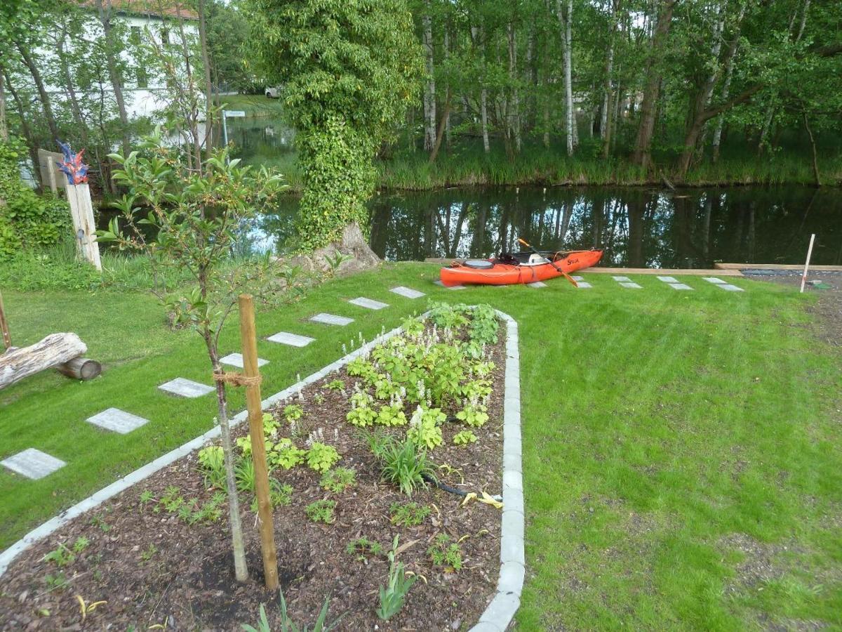 Ferienwohnungen 'An Der Schlossinsel' Mit Wasserzugang Lubben Bagian luar foto